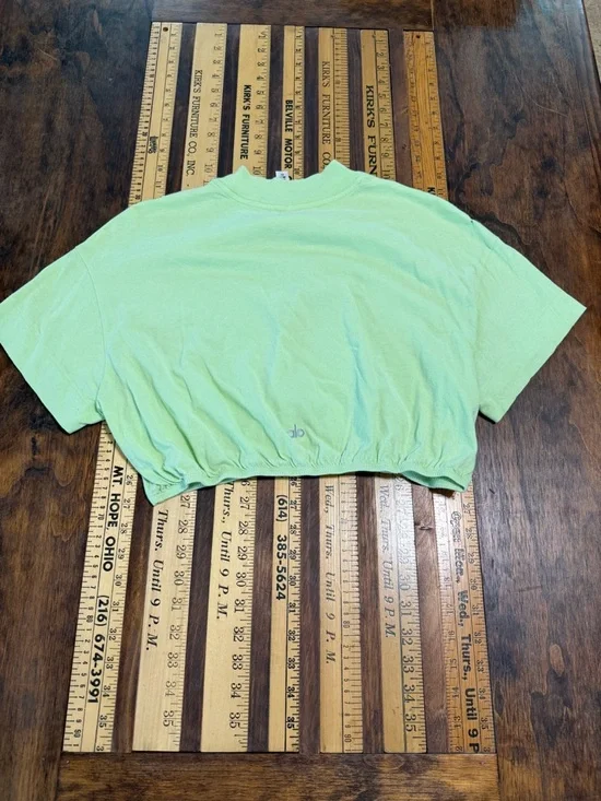 Cropped Alo Mockneck Tee - Picture 3 of 4